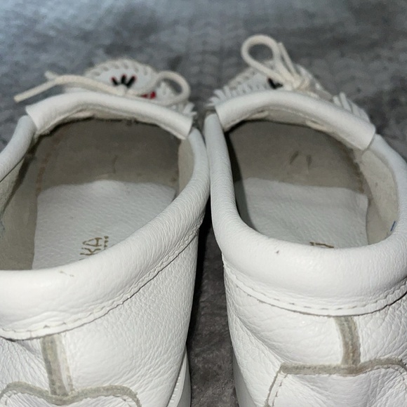 Minnetonka Moccasins White Leather w Red, Black & White Beading. Fringed Tongue - Picture 10 of 10